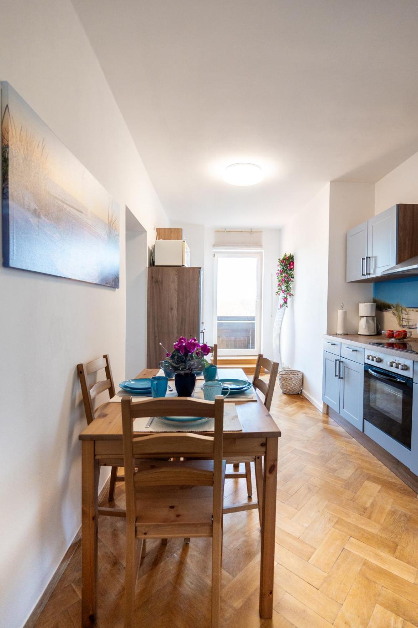 Doppelhaus- Villa Leipzig Schleussig , Moderner Altbau Apartment Dachetage Mit 2 Schlafzimmern Und Separatem Zusatzzimmer , Parkplatz - Balkon - Kamin - Eicheparkett - Arbeitsplatz 外观 照片