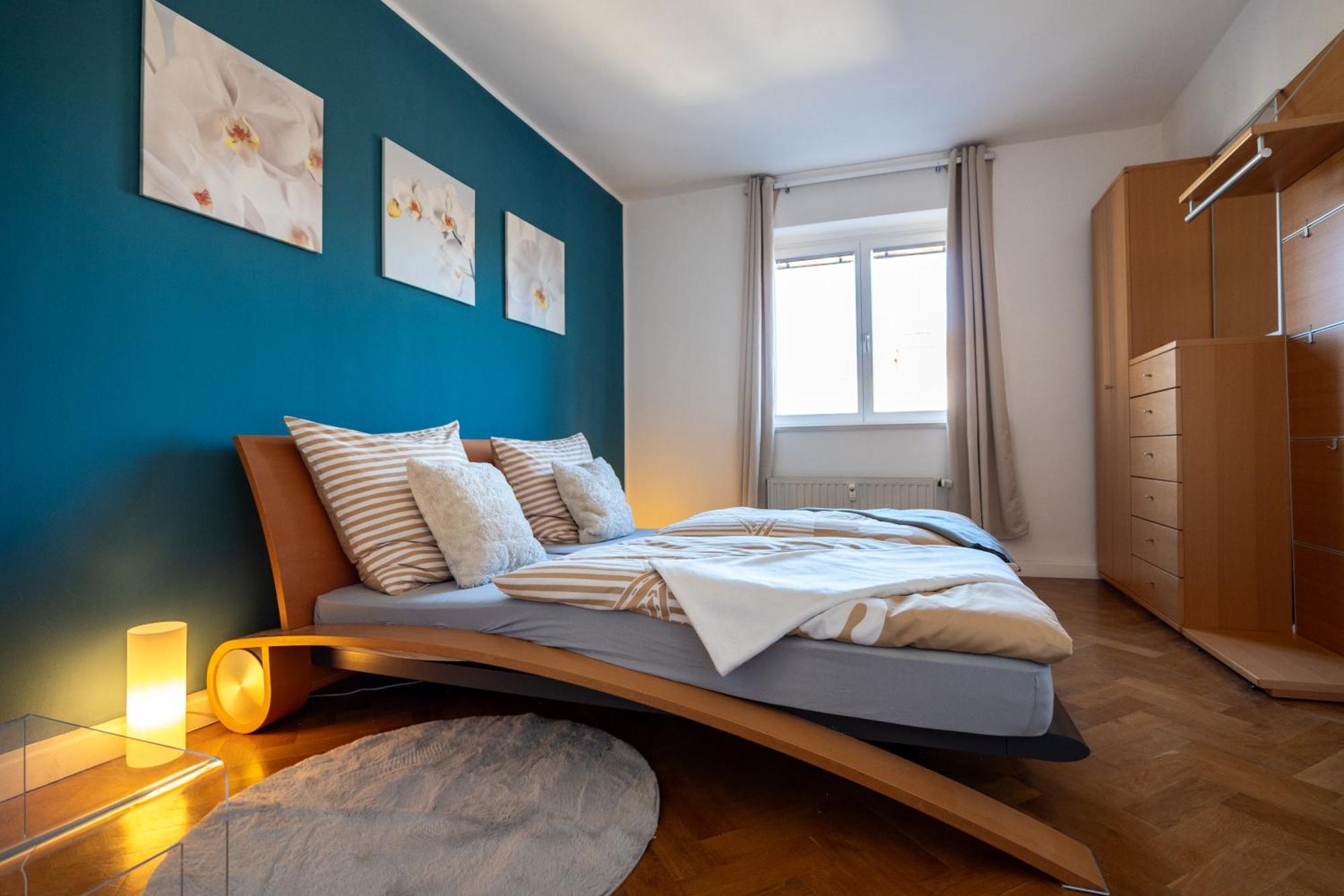 Doppelhaus- Villa Leipzig Schleussig , Moderner Altbau Apartment Dachetage Mit 2 Schlafzimmern Und Separatem Zusatzzimmer , Parkplatz - Balkon - Kamin - Eicheparkett - Arbeitsplatz 外观 照片