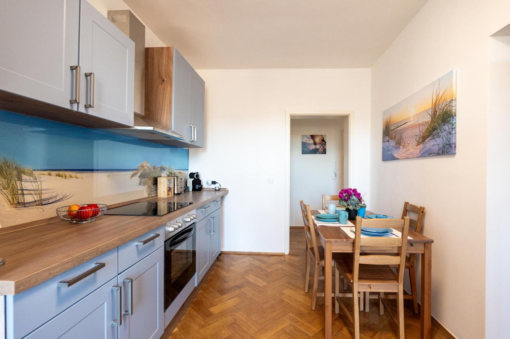 Doppelhaus- Villa Leipzig Schleussig , Moderner Altbau Apartment Dachetage Mit 2 Schlafzimmern Und Separatem Zusatzzimmer , Parkplatz - Balkon - Kamin - Eicheparkett - Arbeitsplatz 外观 照片