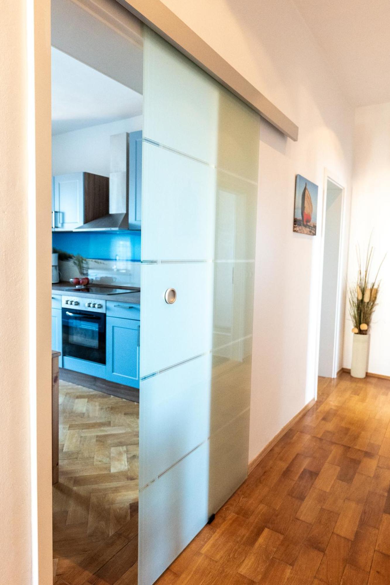 Doppelhaus- Villa Leipzig Schleussig , Moderner Altbau Apartment Dachetage Mit 2 Schlafzimmern Und Separatem Zusatzzimmer , Parkplatz - Balkon - Kamin - Eicheparkett - Arbeitsplatz 外观 照片