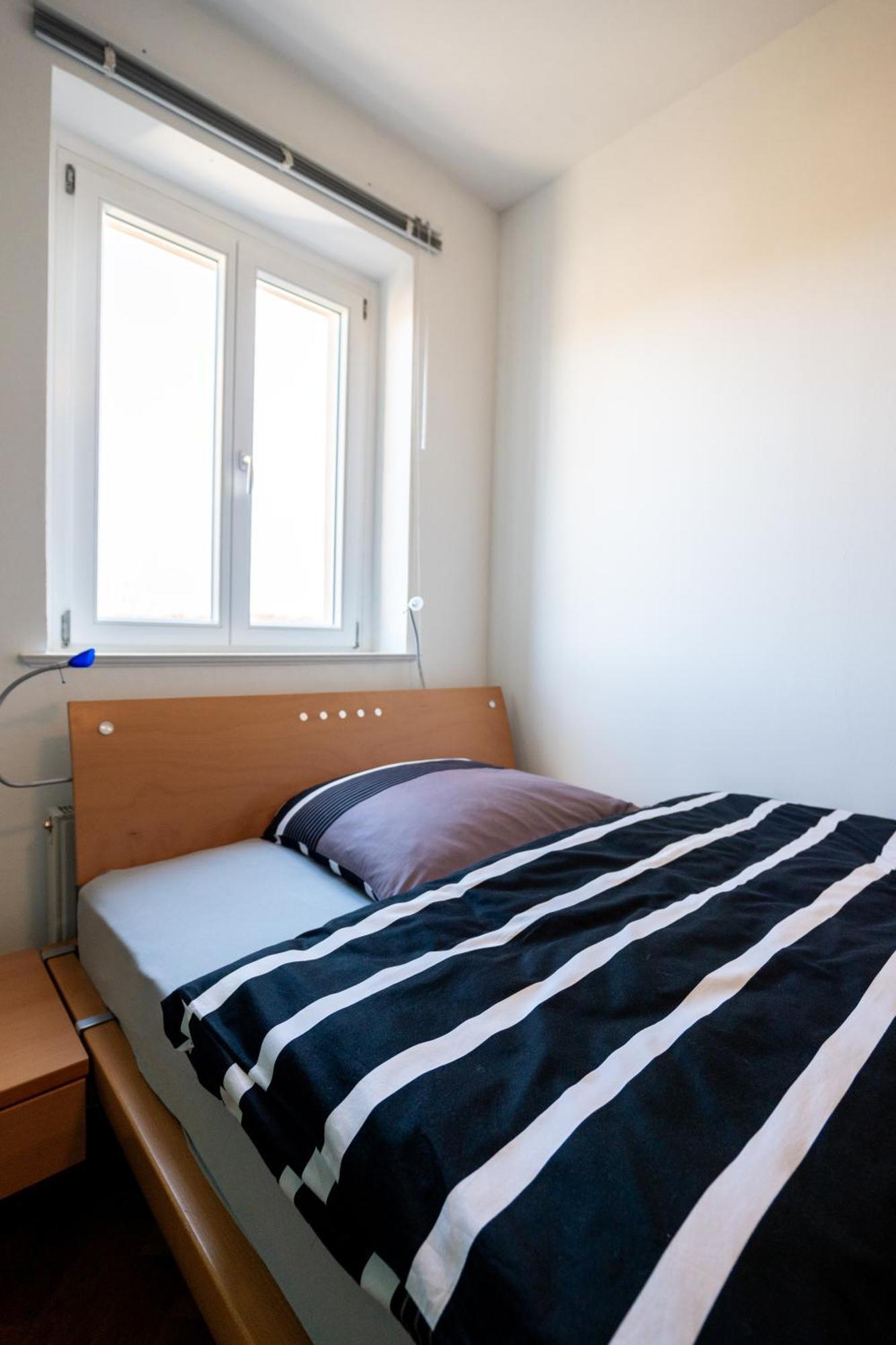 Doppelhaus- Villa Leipzig Schleussig , Moderner Altbau Apartment Dachetage Mit 2 Schlafzimmern Und Separatem Zusatzzimmer , Parkplatz - Balkon - Kamin - Eicheparkett - Arbeitsplatz 外观 照片